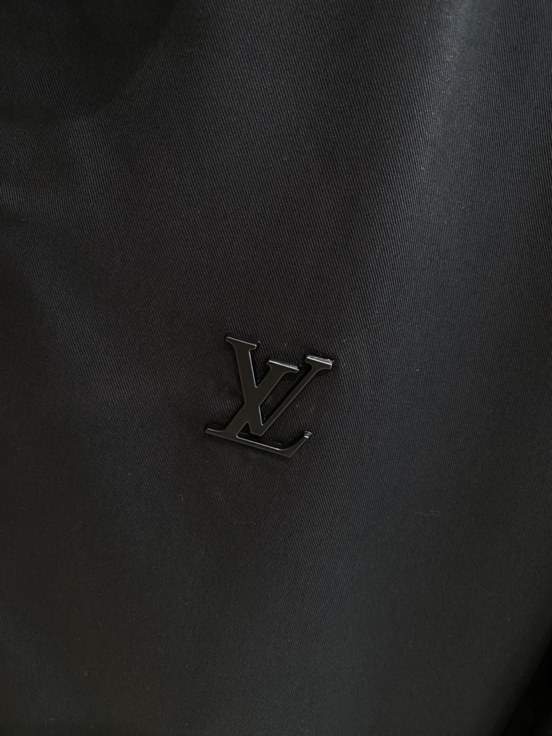 l0vis Vvtt0n outwear